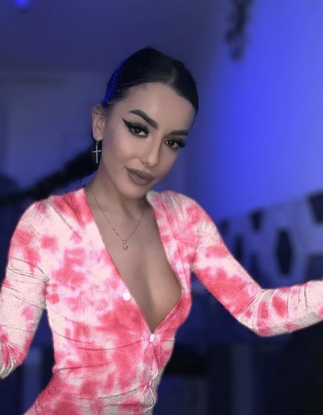 Medeea Larisa model hot picture