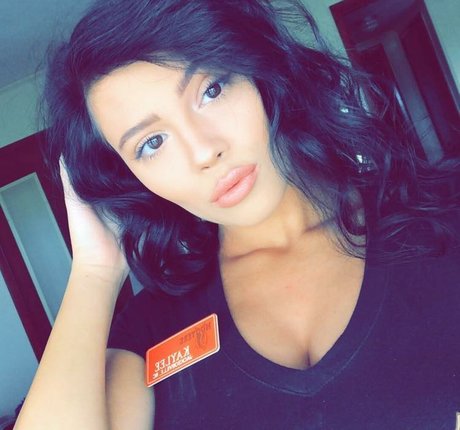 Kaylee Burnett exclusive model picture