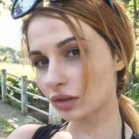 PetiteKelliLove model porn images