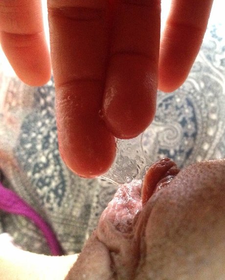 Elusivedesire model naked picture