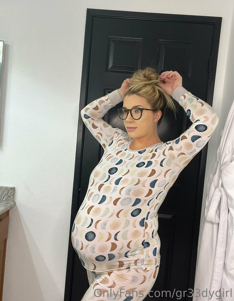 gr33dygirl star porn image