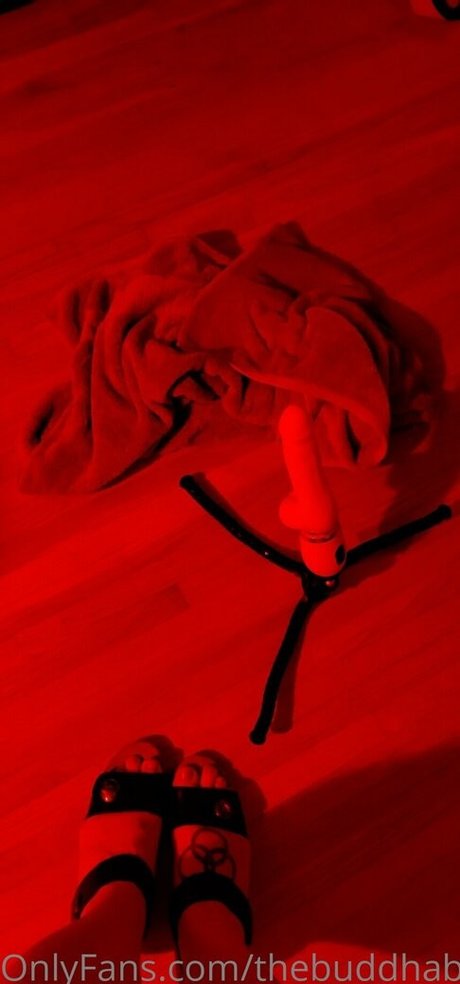 thebuddhabitch erotic model img