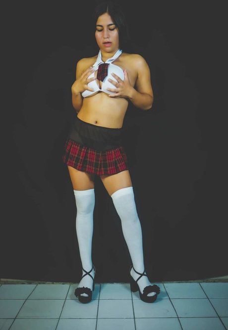 analialipha model exclusive image