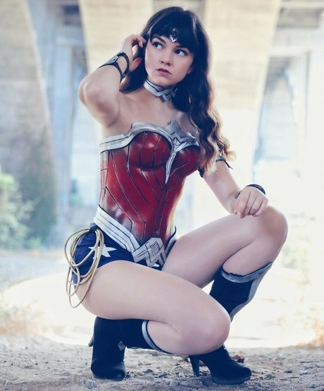 Minakess model hot pic