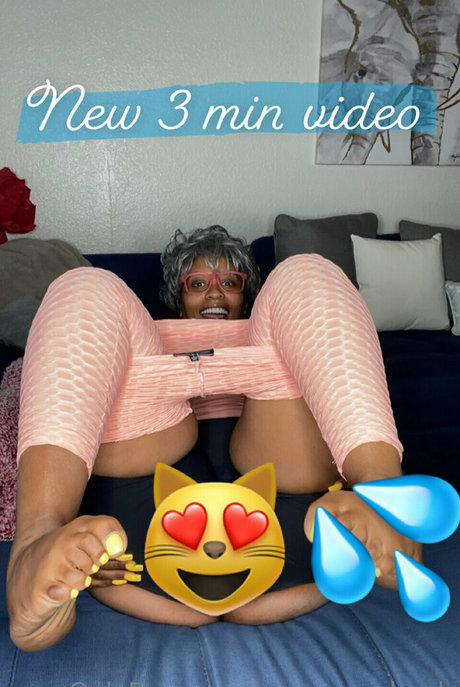 grannygodumb star nude picture