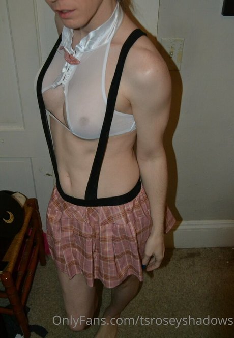 tsroseyshadows model top pic