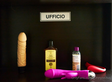 carrotplease nude model picture