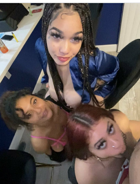 phantomlizzy pornographic star pic