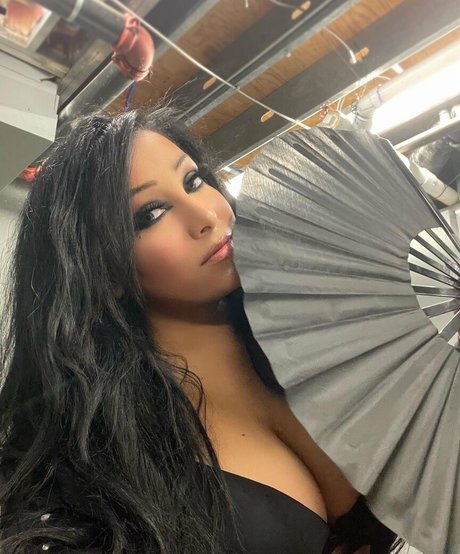 Mandy Leon nude pornstar image