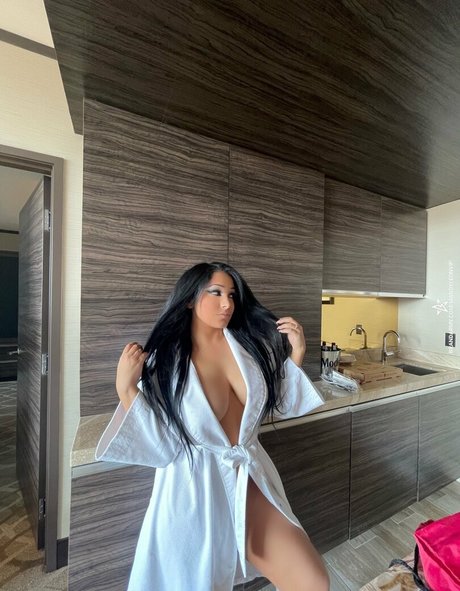 Mandy Leon sexy model image