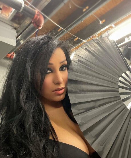 Mandy Leon pornstar hd pics