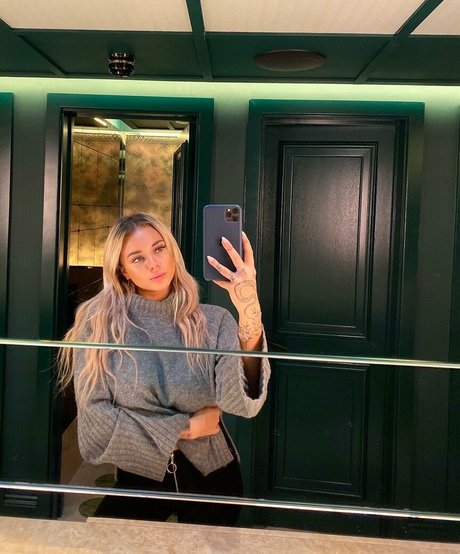 Andelika model hot pictures