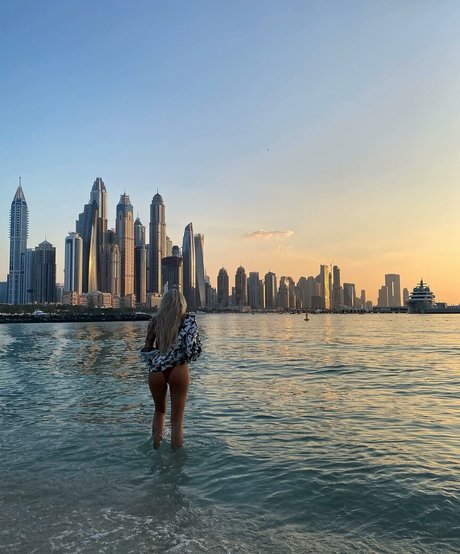 Andelika naked pornstar gallery