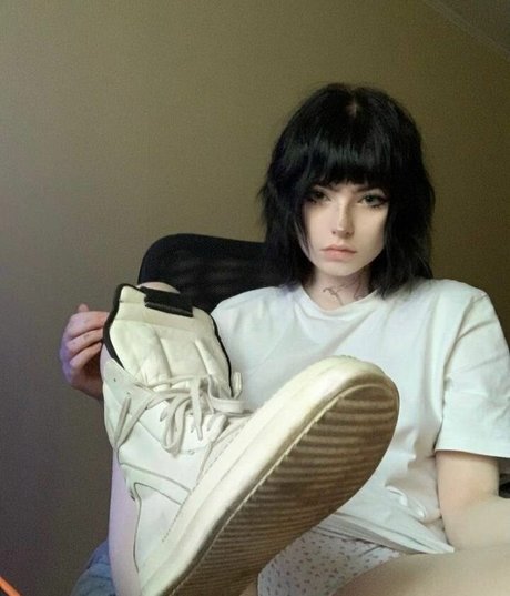 Vukusha model high quality images