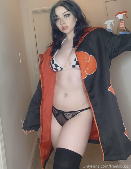 freelilbussy high quality actress photo