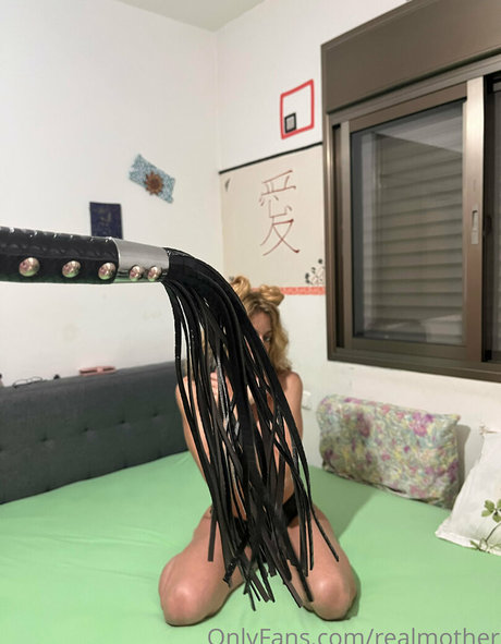 onlmomy erotic star pic