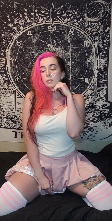 logie bear98 sexy actress pic