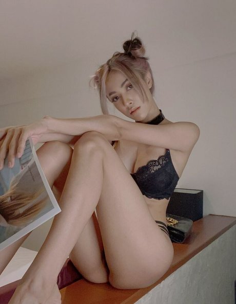 BunnyMutmai model top galleries