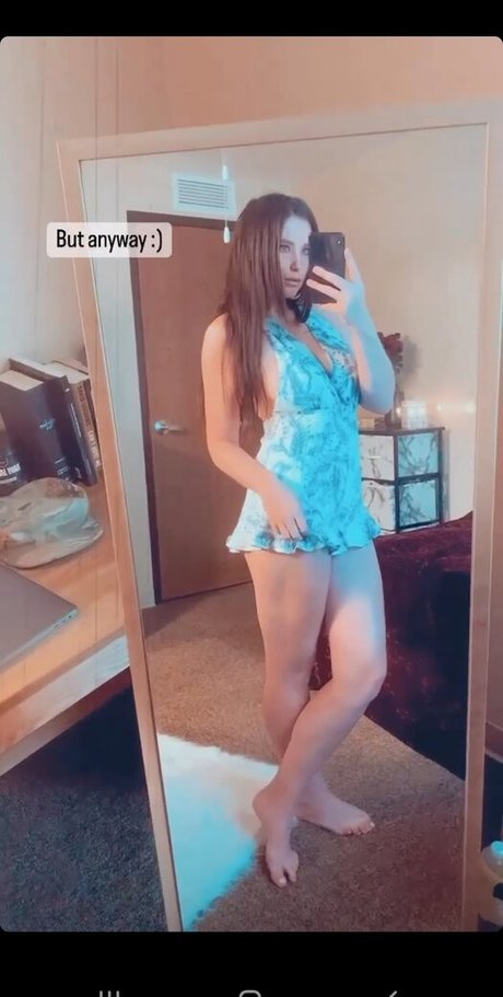 Selena USAF Babe nude model picture