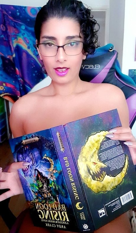 Yazzkull high quality actress photo