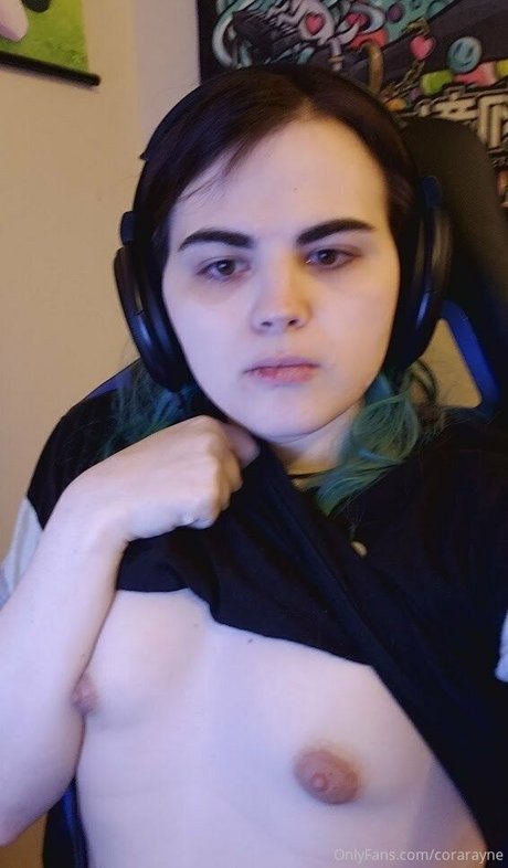 corarayne hot model pic