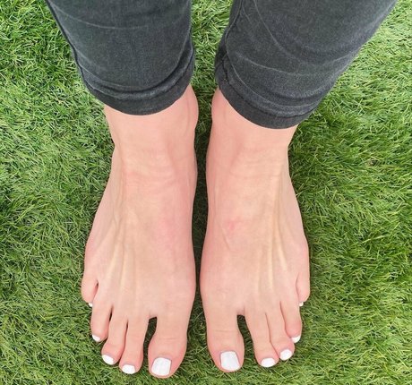 callyfeet33 free pornstar img