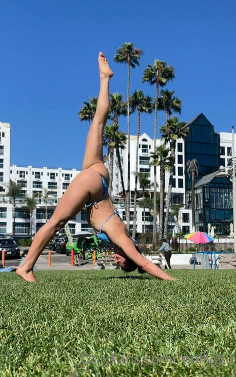 mollygfit nude model gallery