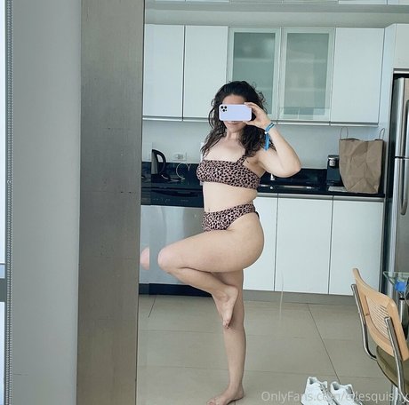 ellesfreepage naked star pic