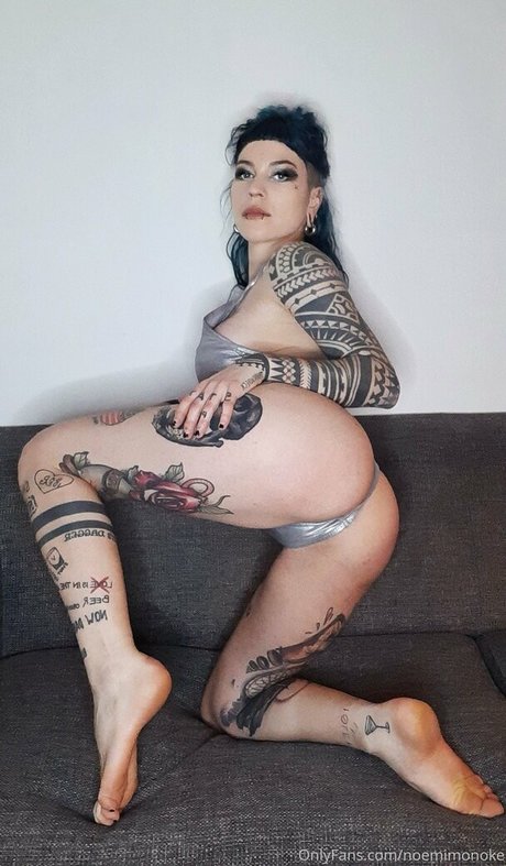 Noemi Riot model naked photo