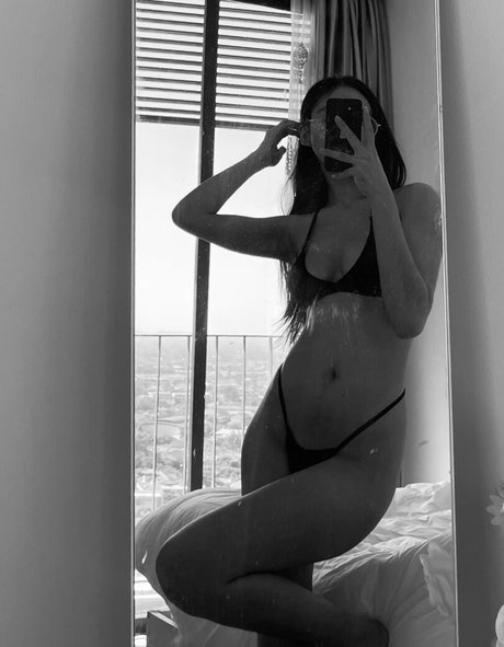 GGoldenbee naked pornstar gallery