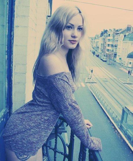 Sandra Gentvainyte art star pics