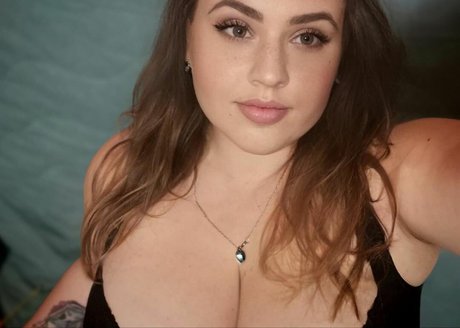 Babu Vale model pornographic photos