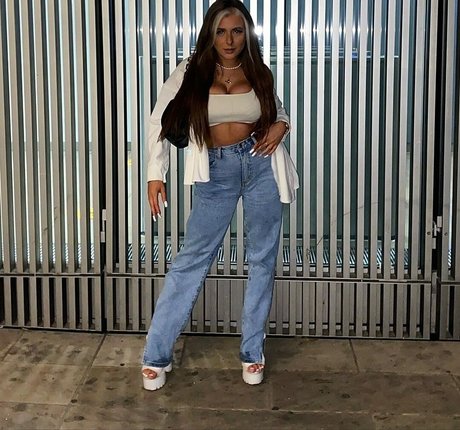 Beth G sexy model img