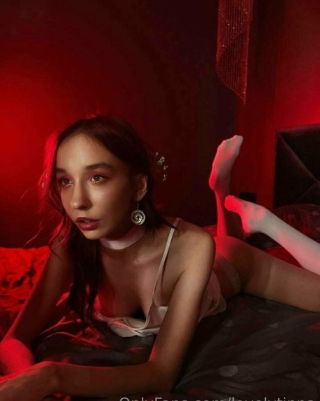 Lovelytinna exclusive model photo