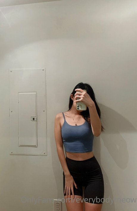 everybodymeow hot model image