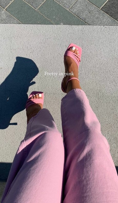 Thosetoes naked actress pics