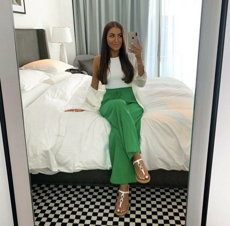 Thosetoes nudes model picture