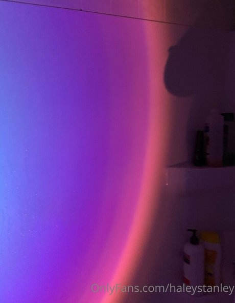 haleystanleyy sexy actress pic