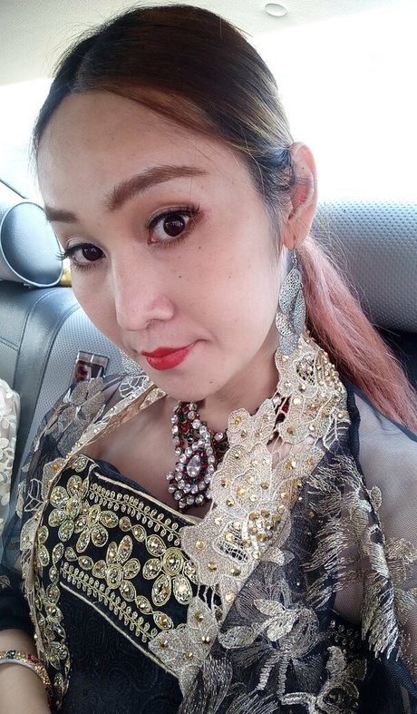 candy63 pretty model image