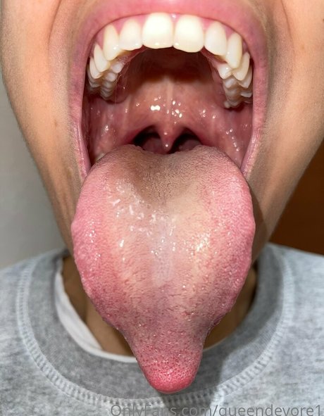 queendevore1 hot star image