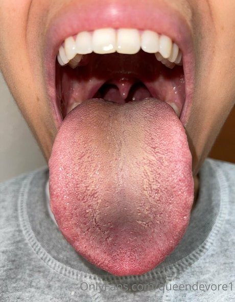 queendevore1 star adult picture