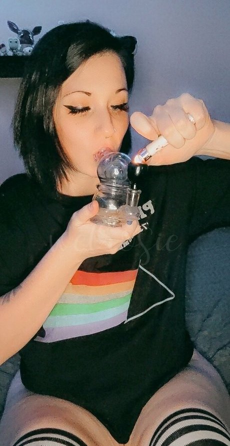 thatbakedwitcch model top picture