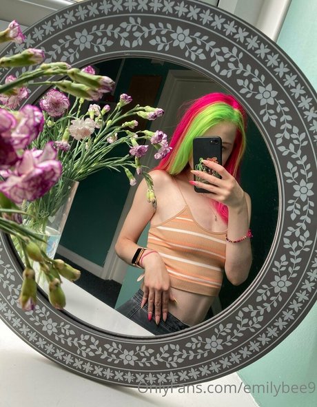 emilybee9 hot model image