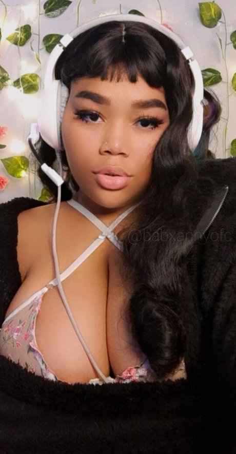 Babxannyy naked model img