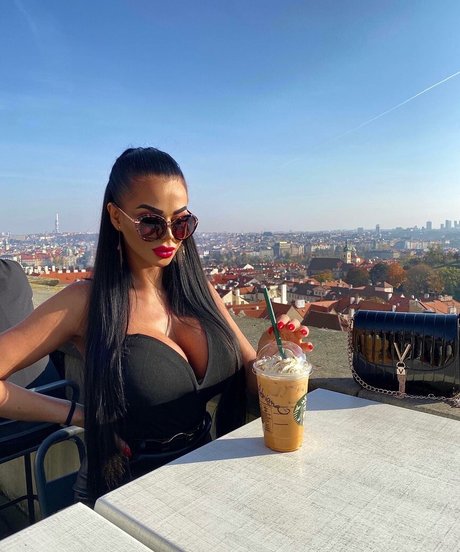 Adriane Linn nude star image