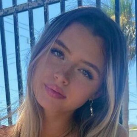 Ainsley Weber model top pic