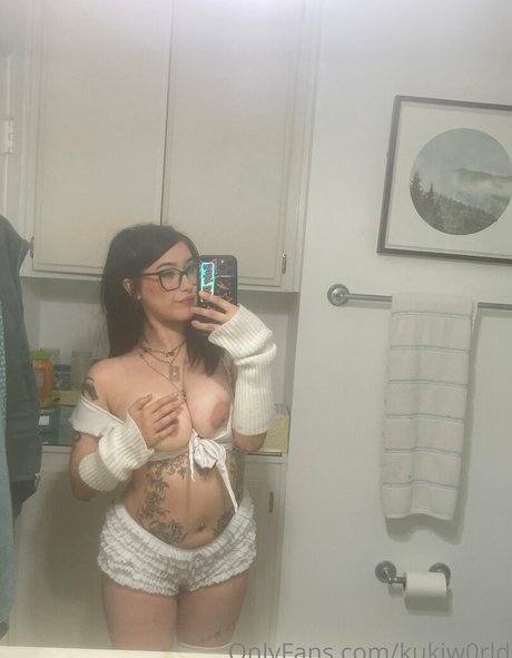 kukiw0rld exclusive pornstar image
