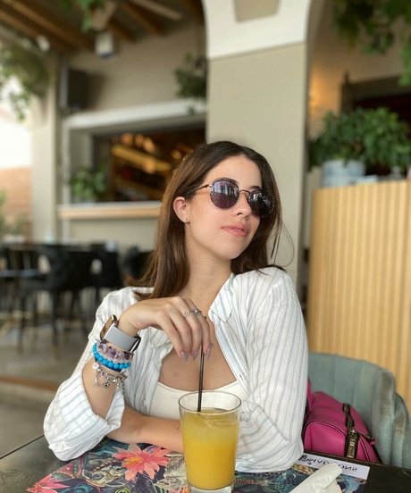 Anah Elisa hot star images