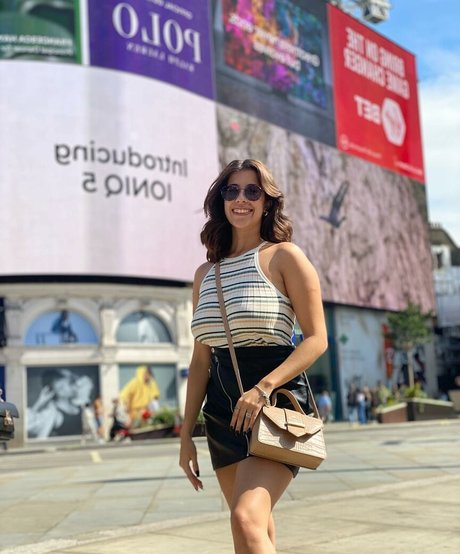 Anah Elisa star nice galleries