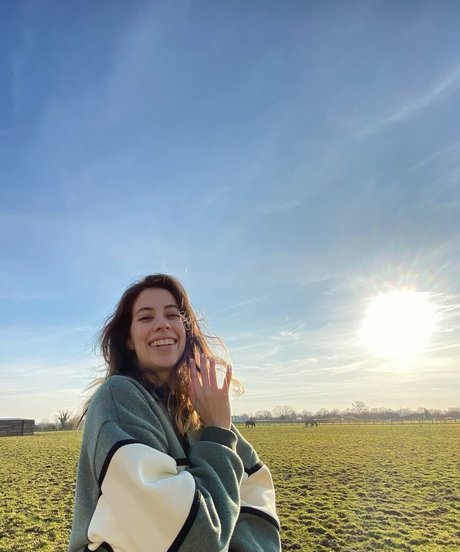 Anah Elisa model nude images